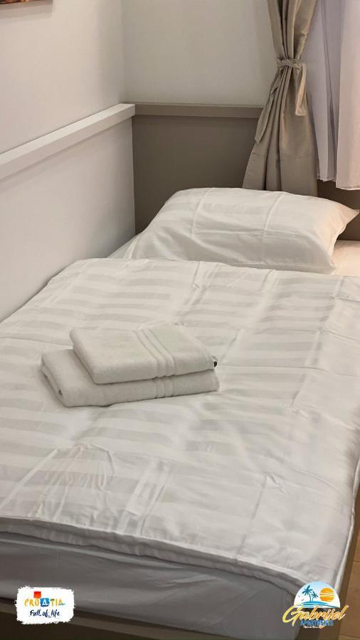 Gabrijel Apartments Makarska 1 المظهر الخارجي الصورة